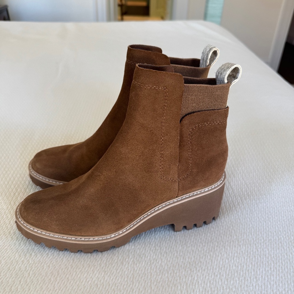 Dolce Vita - LIKE NEW - Mushroom Suede Platform Wedge pull on boots
